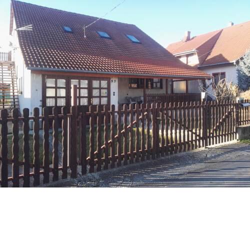 Kiadò szoba,hàz 10 percre a Balatontòl.