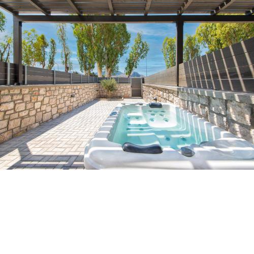 Kimia Luxury Jacuzzi Apartment