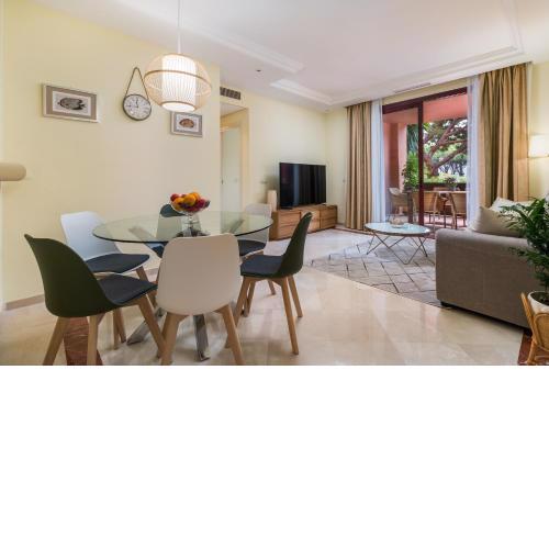 King Bed - Beach in 300m - 3Pools - Free Gym and parking