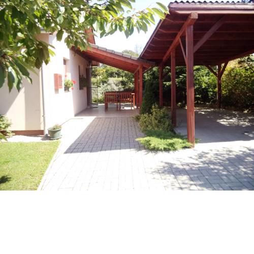 Kinga House