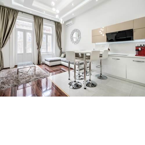 Kiraly Balcony Luxury Apartment