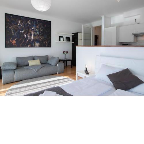 Kiraly POP Studio with terrace with free parking