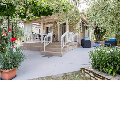 Kiriakos Holiday Home