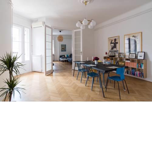 Klauzal apartment w/3 bedrooms, french balcony