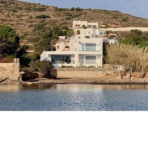 Kokkali Beachfront Villa Leros
