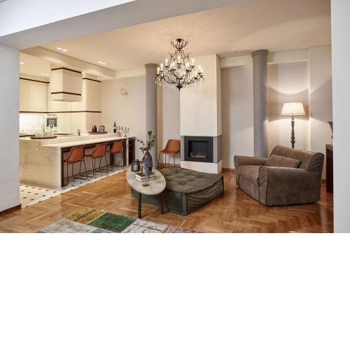 KOLONAKI SQUARE ELEGANT APARTMENT