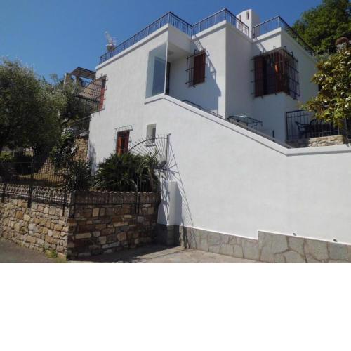 Komfortable Ferienwohnung in Cervo mit Sonnigem Garten