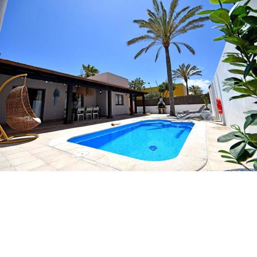 Komfortables Ferienhaus in Corralejo mit Großem Garten