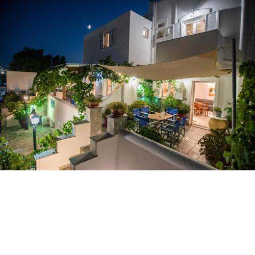 Kontaratos Studios & Apartments