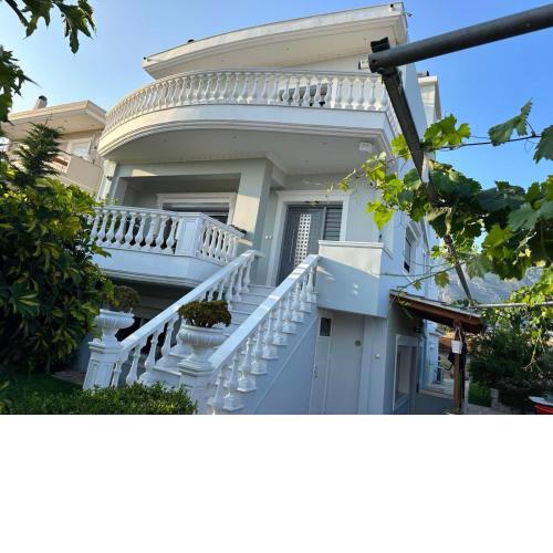 KONTIS' Luxury Detached house near the sea
