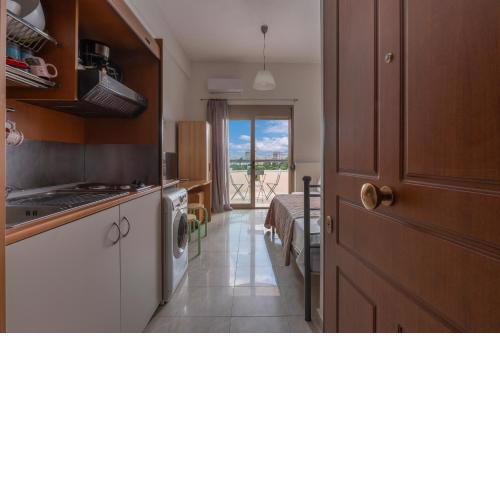 Kosmos Service Apartment Beautiful Studio With Parking