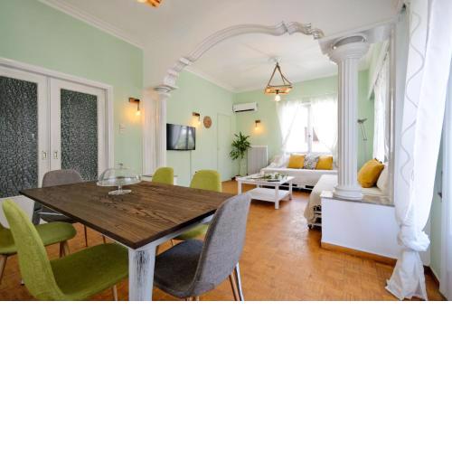 Kosta's Cottage House
