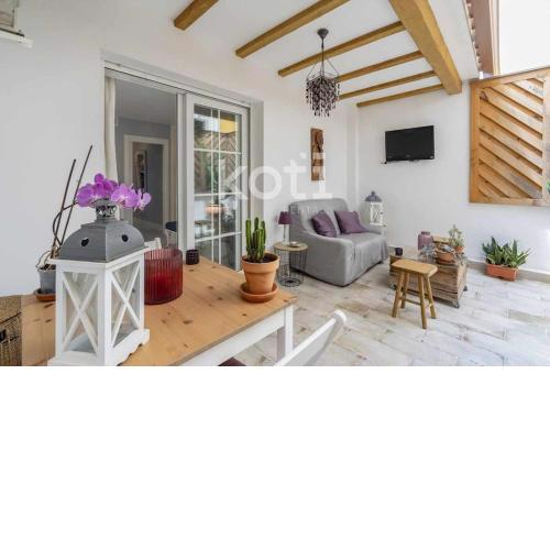 Koti Rentals - El patio de Cervantes