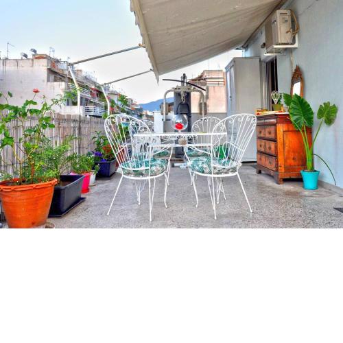 Koukakis sunshine roof apartment