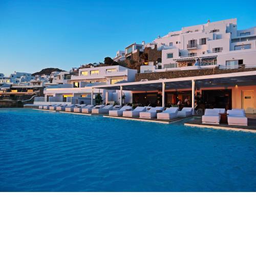 Kouros Hotel & Suites