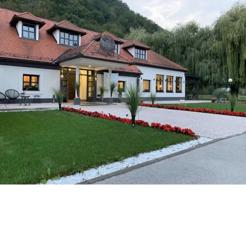 Kozjanski dvor