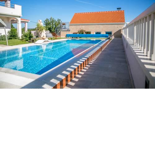 Kresevo Villa Sleeps 10 with Pool Air Con and WiFi
