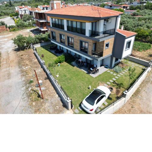 KUŞADASI DAVUTLARDA 4+1 ÖZEL BAHÇELİ KİRALIK LÜKS VİLLA