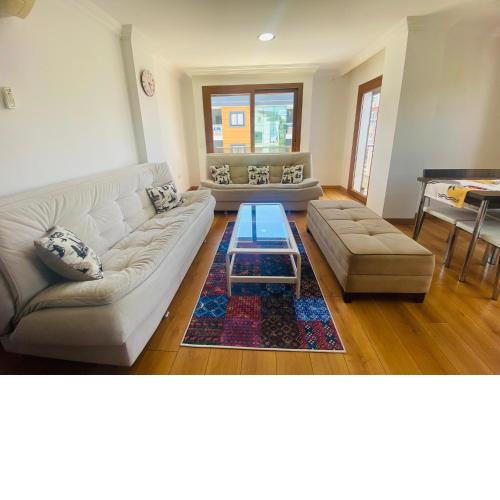 KUŞADASI KADINLAR DENİZİ'NDE PLAJA 50 METRE 1+1 DAİRE