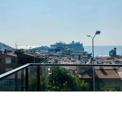 KUŞADASI MERKEZDE 2+1 SUİT REZİDANS LÜKS DAİRE