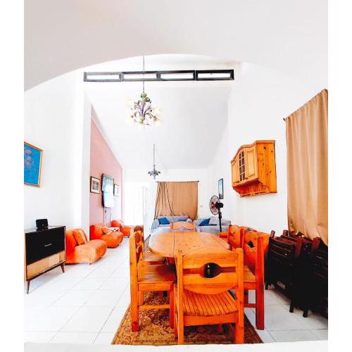L uxorious private villa with garden near the sea