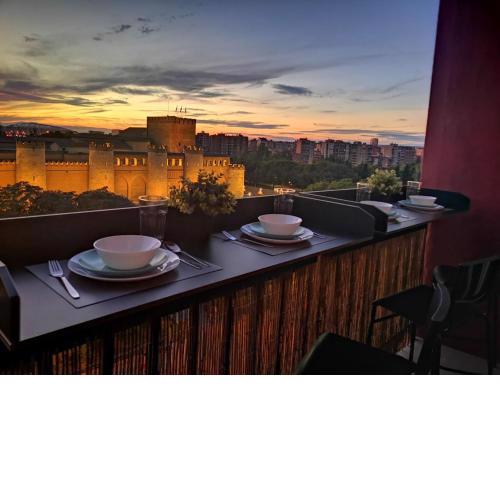 La balconada de la Aljafería con parking privado