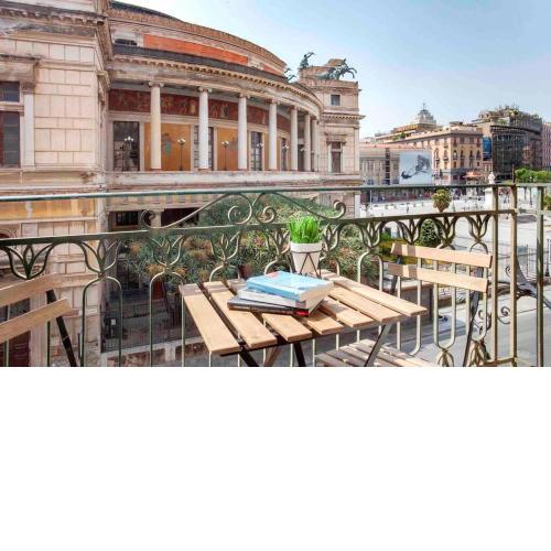 La casa al politeama