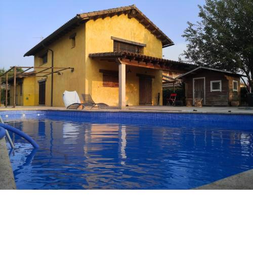 La Casa Amarilla