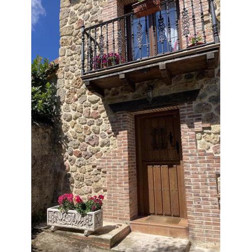 La Casa de Fefita (Stone house in a privileged environment 35 km from Bilbao)
