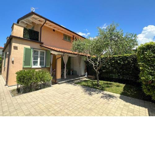 La casa di Elena Versilia - Two Apartments