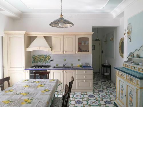 La casa di Rosa (Appartamento con terrazzo panoramico nel Cuore di Sorrento)