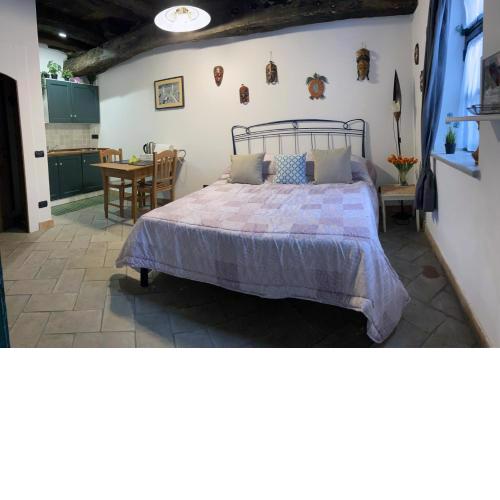 La Casa nei Vicoli: in Centro a Due Passi dal Lago