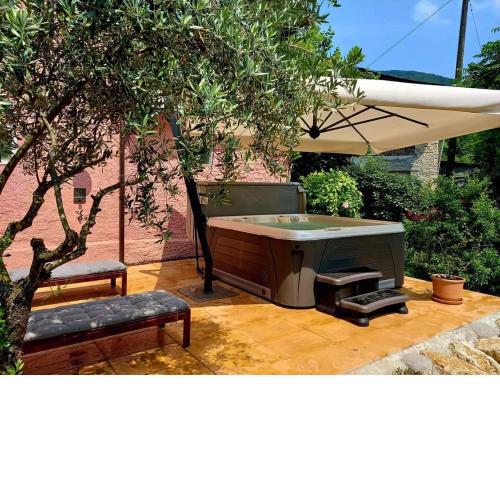 La Casa Rosa di Segusino with SPA Jacuzzi in garden