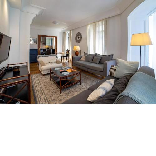 La Concha cozy balcony apartment by Cisan Rentals