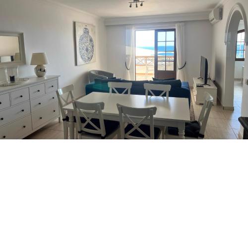 La Cumbre 4A - Sea Views -2 Bed - 2 Bath - Mezzanine Floor - Aircon - UK TV