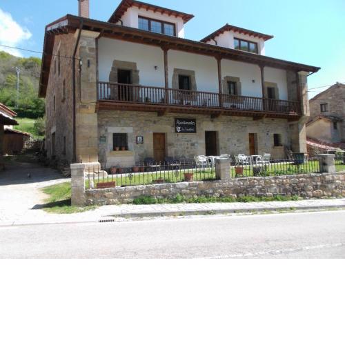 La Escuelona