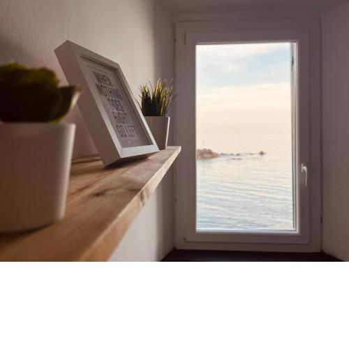 La Finestra Sul Mare - [Sea View]