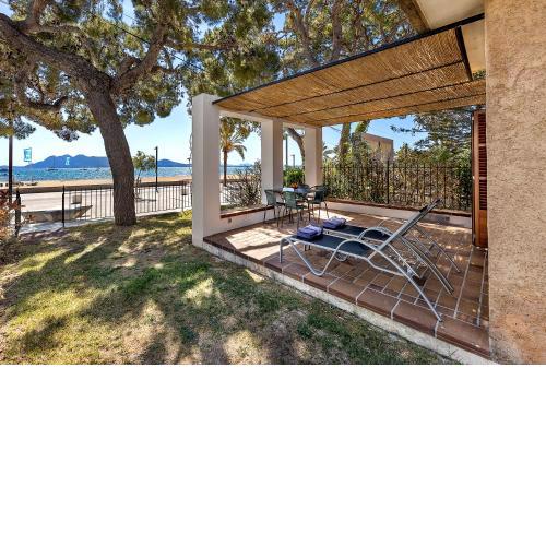 LA GOLA APARTMENT, First-line Beachfront, Newly Refurbished