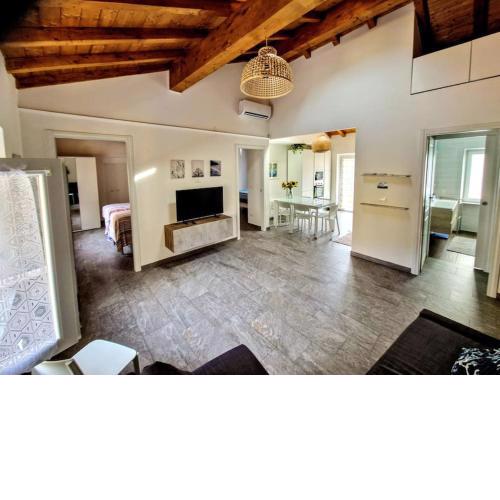 La GRAZIOSA 5BEDS FULL AIR CONDITION ALL NEW