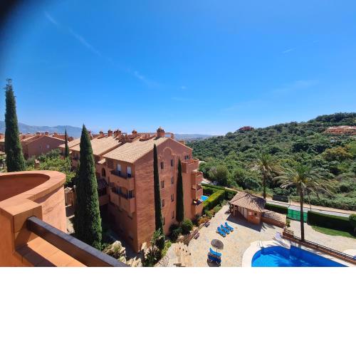 La Mairena, Marbella Ojen, top floor apartment Muybella, urb El Vicario