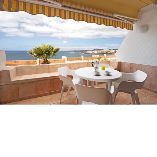 La Maravilla Over The Ocean and pool By Paramount Holidays