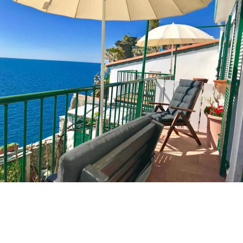 La Marina Camera matrimoniale con terrazzo esterno privato vista mare