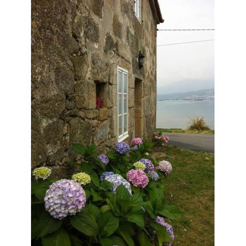 La Moira - casa de piedra frente al mar