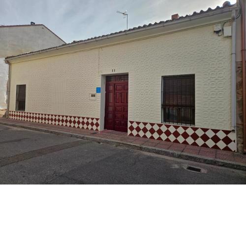 La Nava, casa de pueblo con patio y calefacción con chimenea