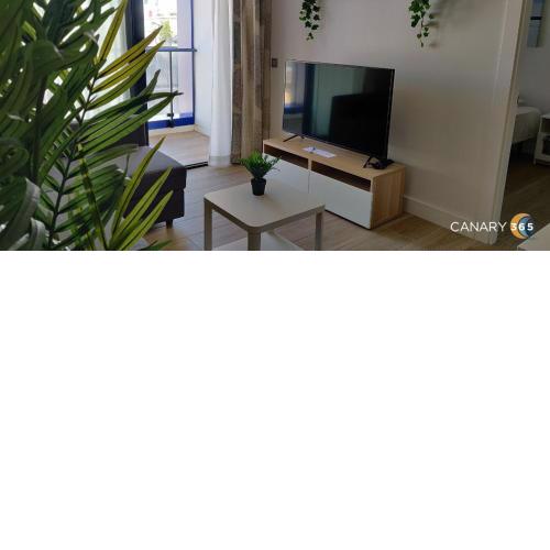 La Naval Beach Flat II w Garage