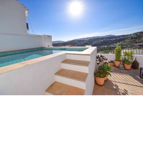 La Orza, Frigiliana Luxury center townhouse with pool and parking HansOnHoliday Rentals