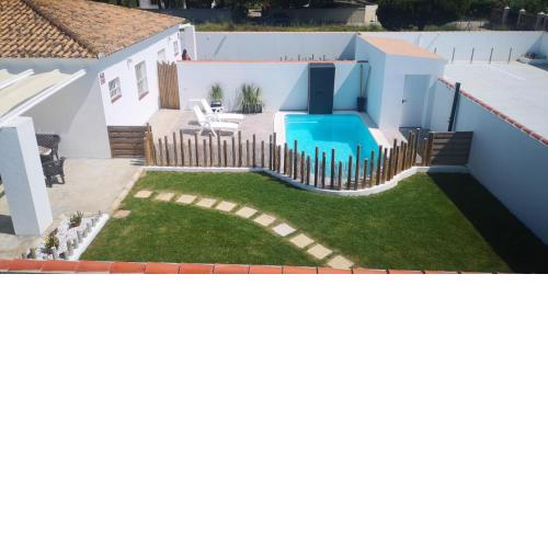 LA PALAPA alojamientos con piscina privada y cerca del mar, mire las fotos y elija el suyo, le esperamos