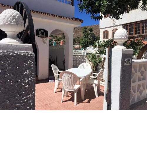 La Palmera1 casa al primer piso con 2 dormitorios - Two Bedroom House on the first floor --- La Palmera 2 casa en planta baja con 1 dormitorio, One Bedroom House on the Ground Floor
