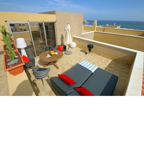 LA PERLA by RENTMEDANO superb luxury duplex, private roof terrace, ocean view, pool, WiFi and parking