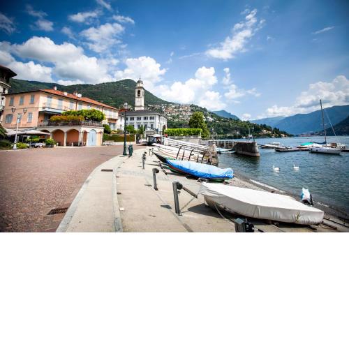 La Piazza di Cernobbio - Near the lake